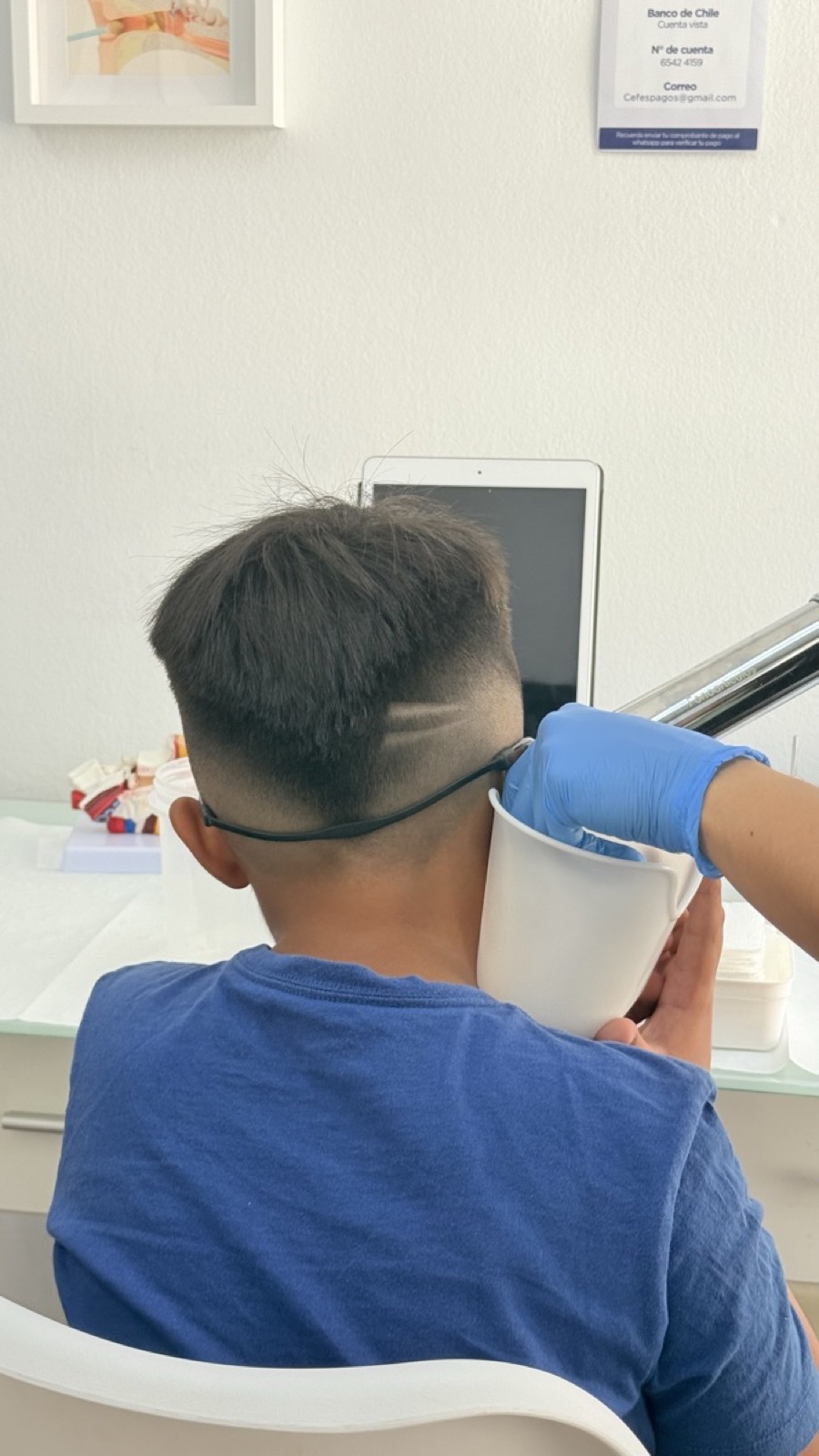 Lavado de oídos pediátrico en niño